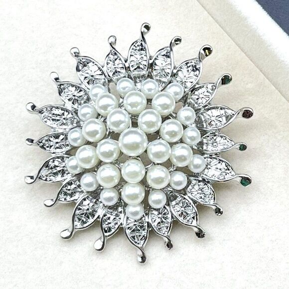 Silver with White Pearl Round Sunflower Vintage Style Pin Back Brooch - Picture 2 of 7